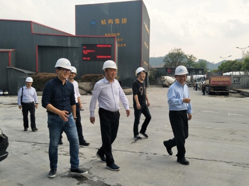 【管理纵横】抢抓机遇 放眼未来 ——尊龙集团集团董事长来连毛赴杭构?砼二分公司视察指导工作